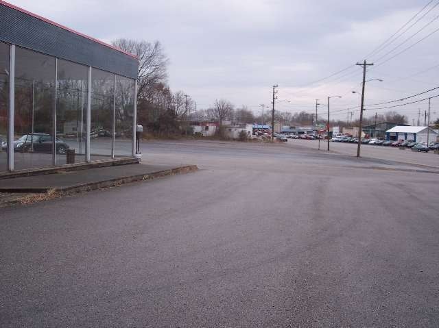 708 W Spring St, Cookeville, TN for lease - Building Photo - Image 2 of 12