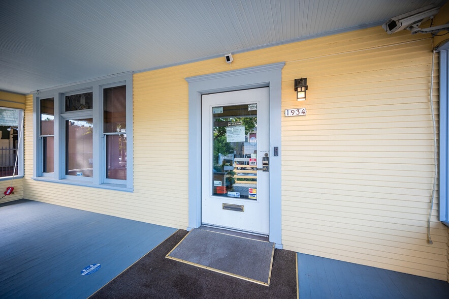 1934 NE Broadway St, Portland, OR for sale - Building Photo - Image 3 of 29