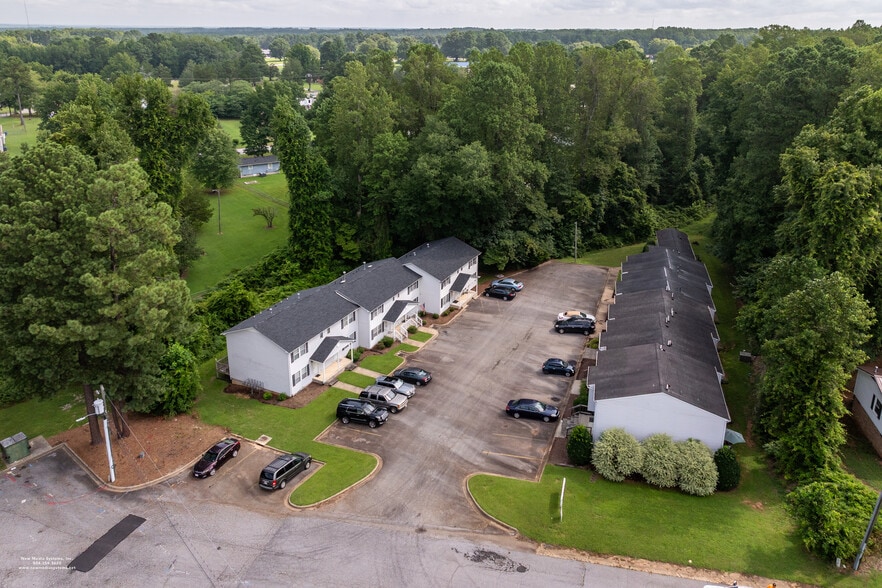 210 Smith St, South Hill, VA for sale - Building Photo - Image 2 of 14