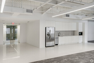 200 SE 1st St, Miami, FL for lease Interior Photo- Image 2 of 4