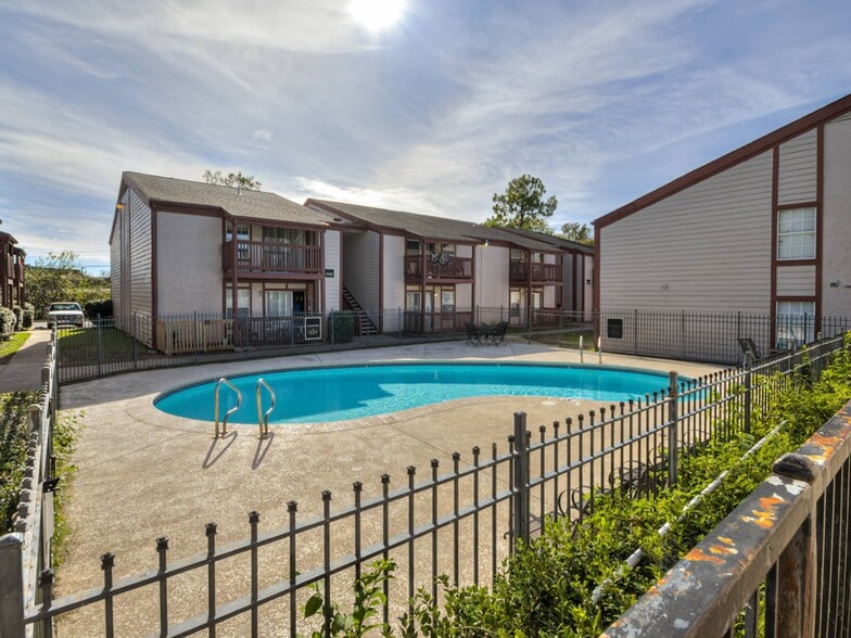 1054 E 57th Pl, Tulsa, OK for sale - Building Photo - Image 3 of 16