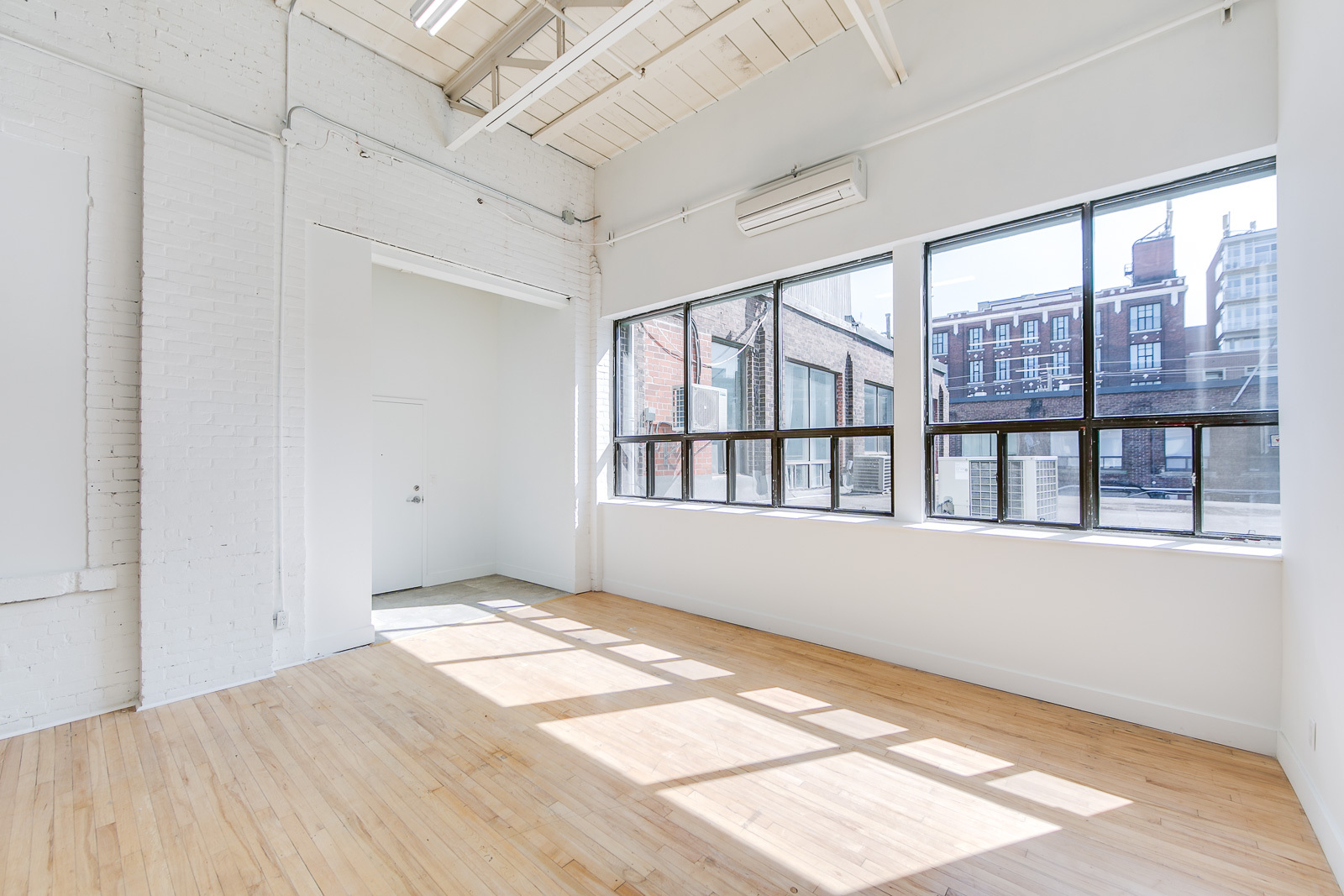 276 Carlaw Av, Toronto, ON for lease Interior Photo- Image 1 of 11