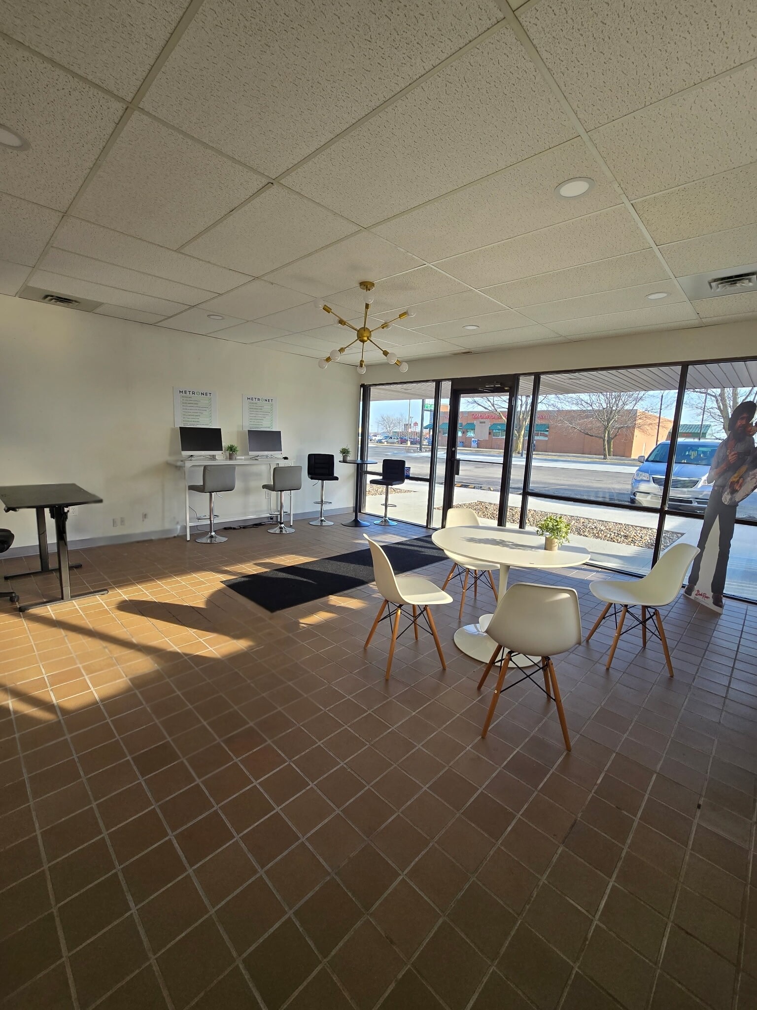 1300 Cummins Rd, Des Moines, IA for lease Building Photo- Image 1 of 6