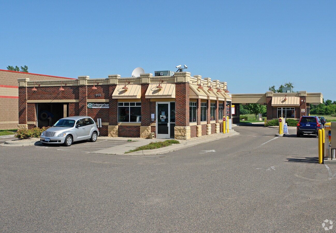 955 W Broadway Ave, Forest Lake, MN 55025 On Broadway Car Wash