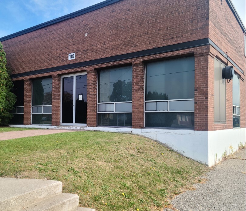 117-119 Skyway Av, Toronto, ON for lease Building Photo- Image 1 of 3