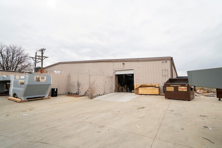 711 S Bowen St, Longmont, CO for lease - Building Photo - Image 2 of 9