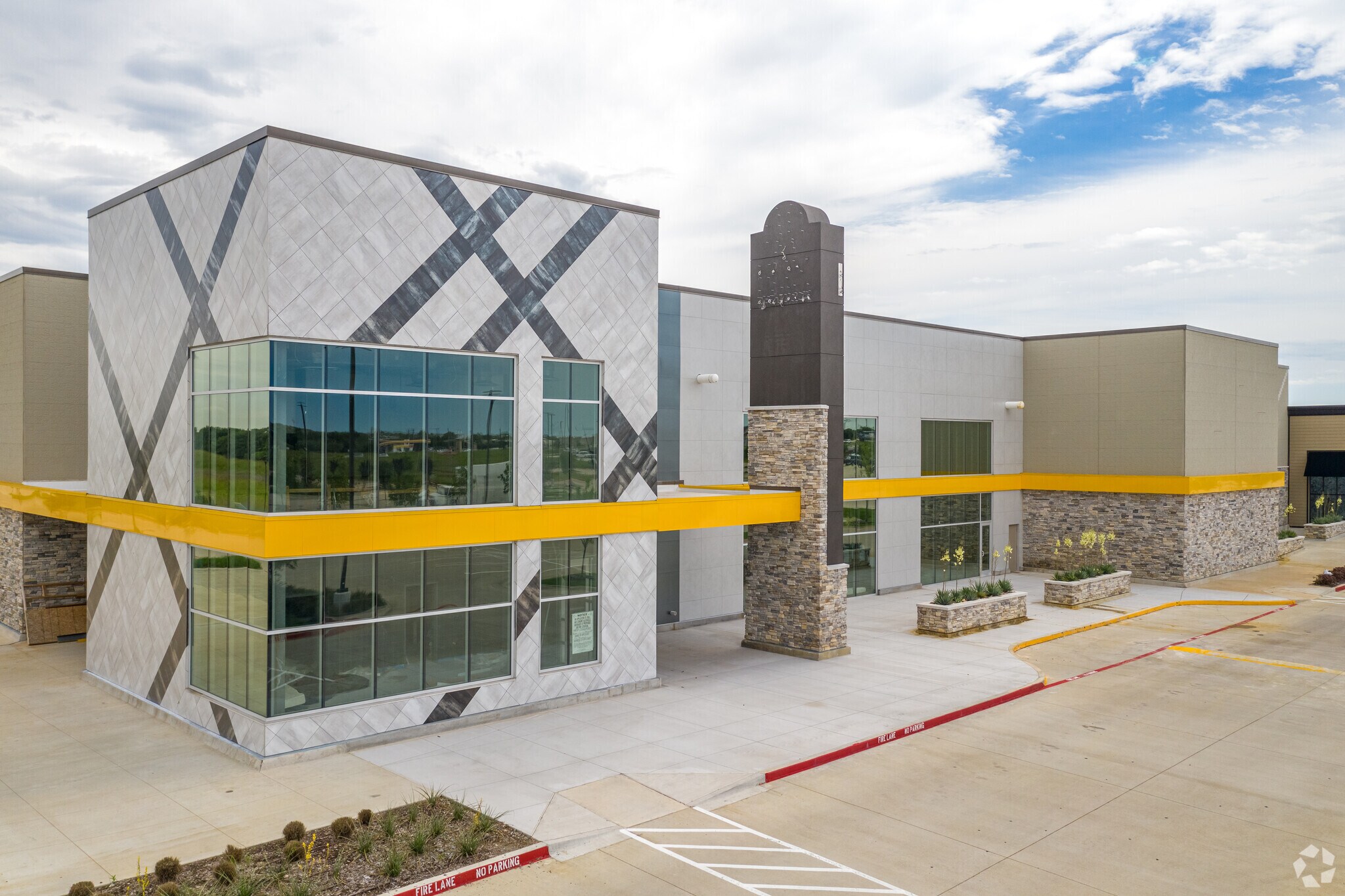 1683-1685 E Broad St, Mansfield, TX for sale Primary Photo- Image 1 of 1