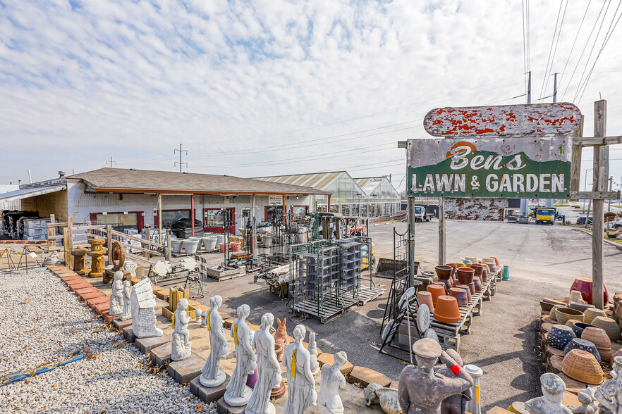 Retail in Blue Springs, MO for sale - Building Photo - Image 1 of 1