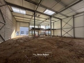 Flex in Pierre-Bénite for lease Interior Photo- Image 2 of 7