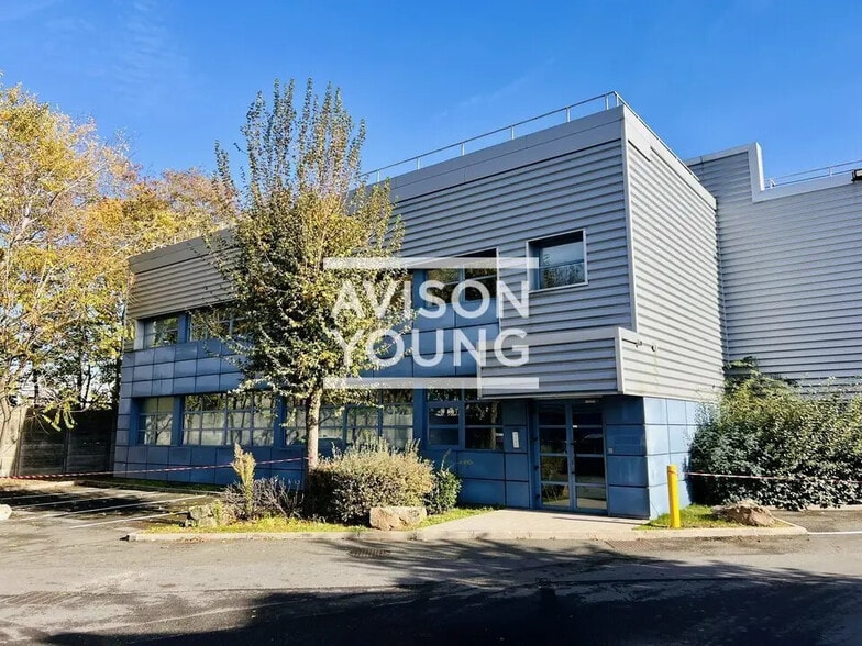 Flex in La Courneuve for lease - Building Photo - Image 3 of 6