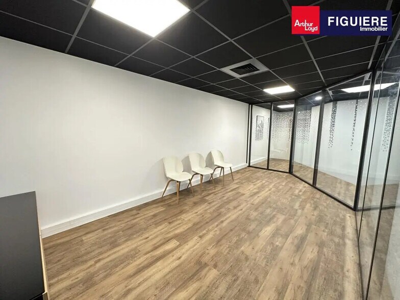 496 Avenue Henri Mauriat, Aix-en-Provence for lease - Interior Photo - Image 2 of 9