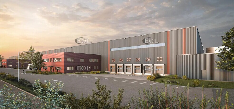 Industrial in Recy for lease - Building Photo - Image 3 of 4