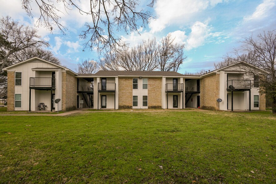 811 E Grayson St, Mexia, TX 76667