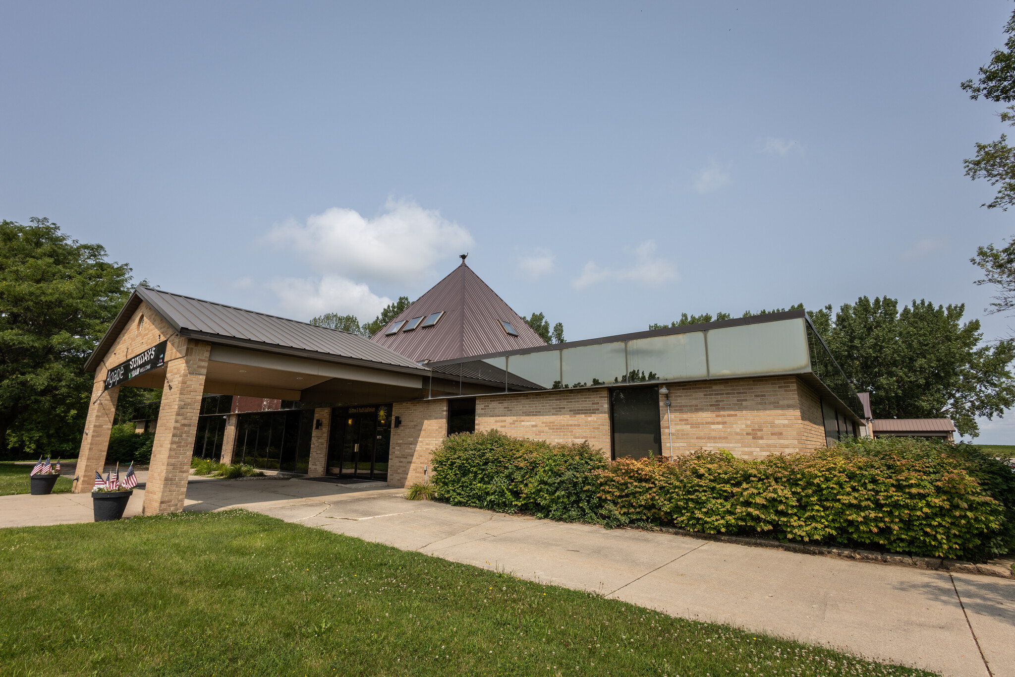 2810 US Highway 18 W, Clear Lake, IA for sale Primary Photo- Image 1 of 1