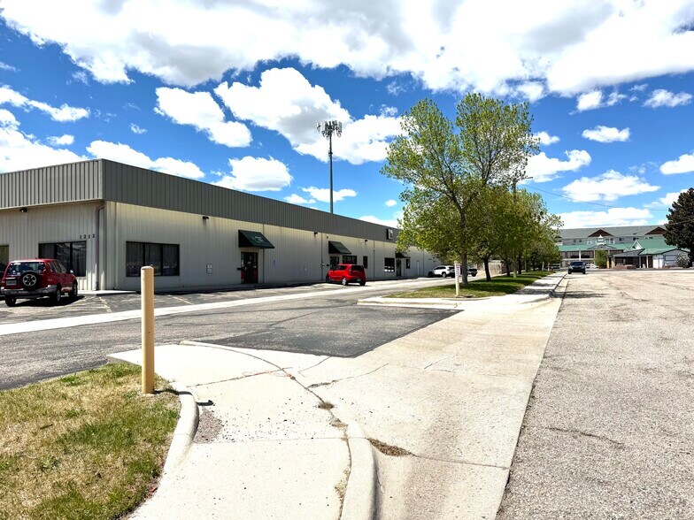 1212 Ridge Rd, Cheyenne, WY for sale - Building Photo - Image 1 of 1
