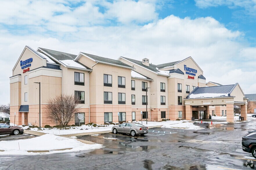 1520 Mount Garfield Rd, Norton Shores, MI 49444