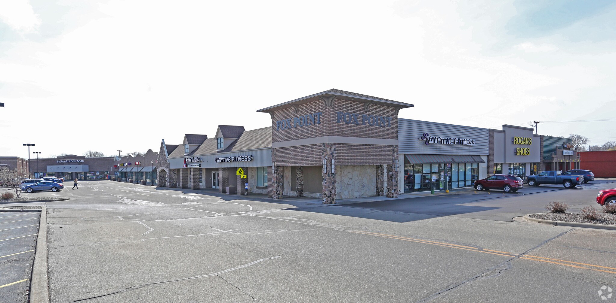 832-878 Fox Point Plz, Neenah, WI for sale Primary Photo- Image 1 of 1