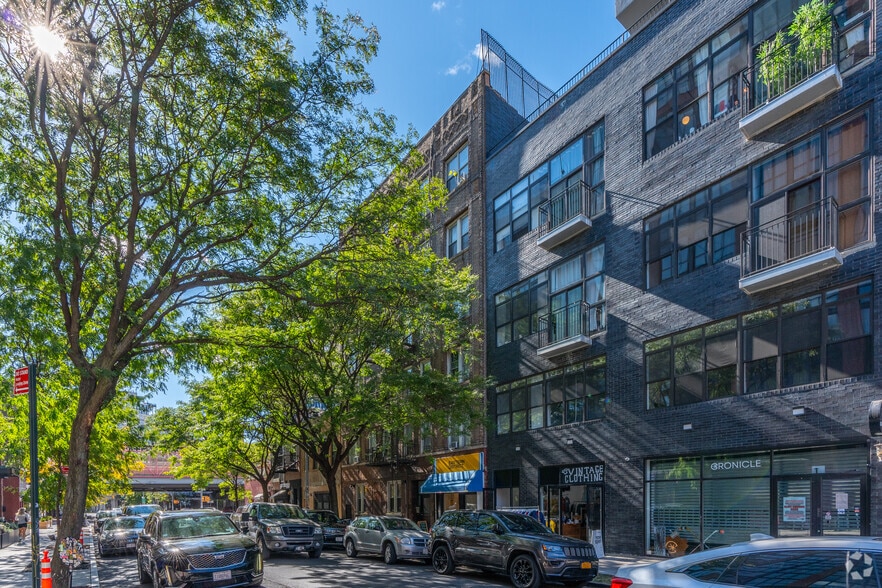 370 Bedford Ave, Brooklyn, NY for sale - Primary Photo - Image 1 of 12