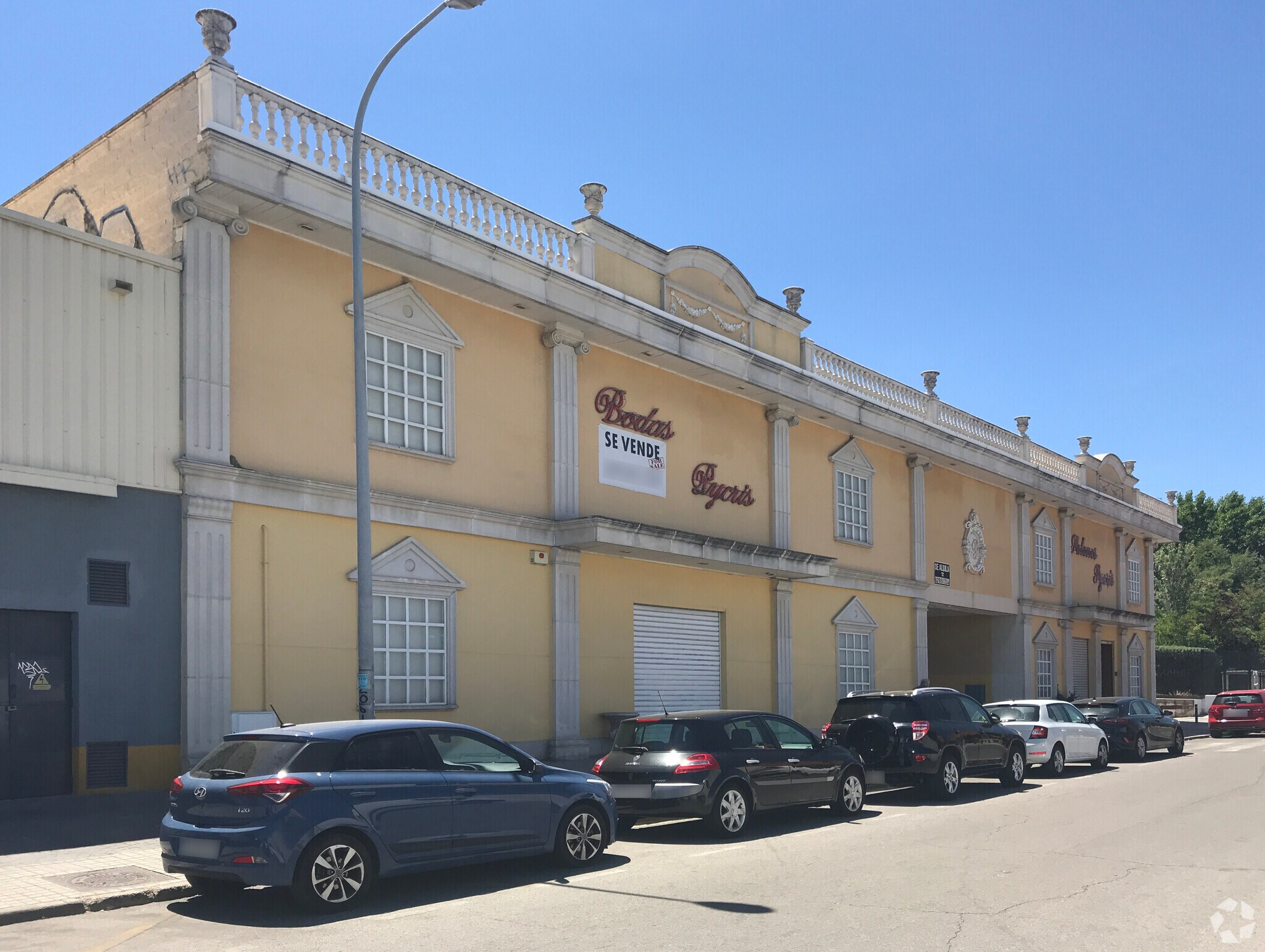 Retail in Móstoles, Madrid for sale Primary Photo- Image 1 of 3