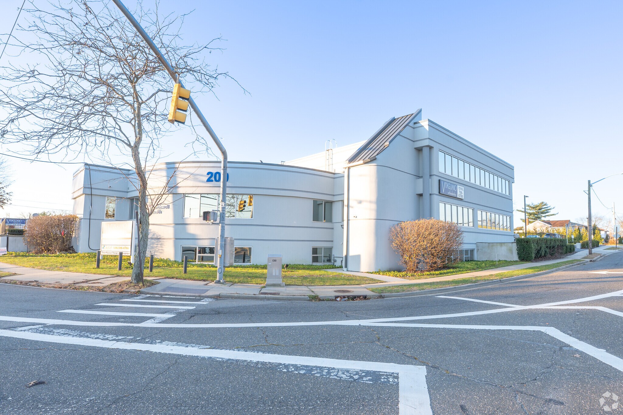 200 Boundary Ave, Massapequa, NY for lease Primary Photo- Image 1 of 34