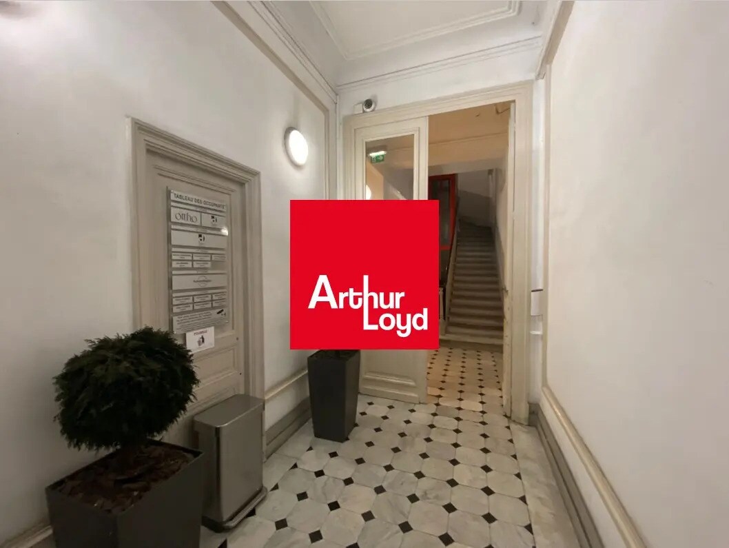 Office in Marseille for lease Lobby- Image 1 of 9