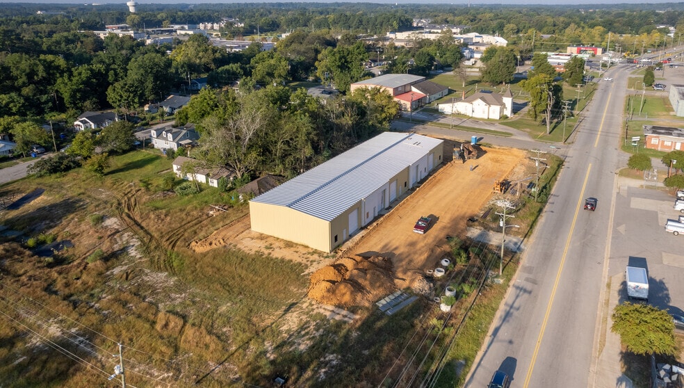 904 E Russell St, Fayetteville, NC for lease - Building Photo - Image 3 of 14