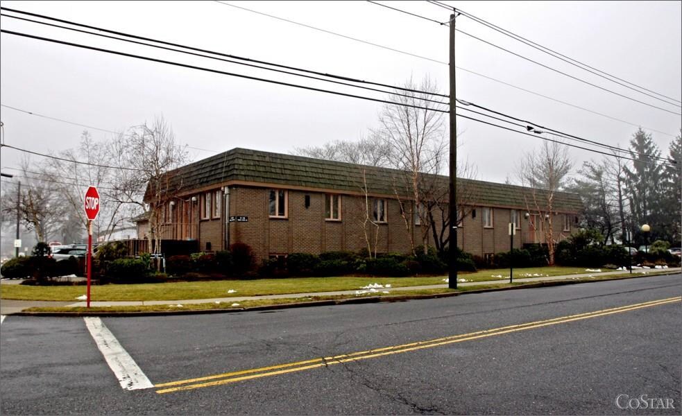 1126 Saddle River Rd, Fair Lawn, NJ 07410