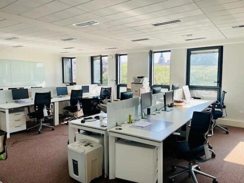 Office in Massy for lease - Interior Photo - Image 2 of 5