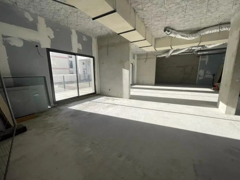 Retail in Cagnes-sur-Mer for lease - Building Photo - Image 2 of 24