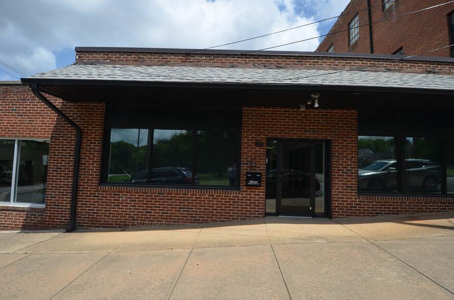 11 Brookstown Ave, Winston-Salem, NC for lease - Building Photo - Image 2 of 10