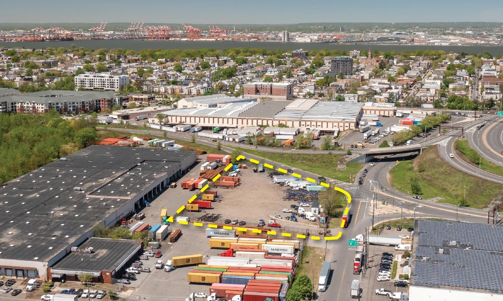 130 Pulaski St, Bayonne, NJ for lease - Building Photo - Image 1 of 4