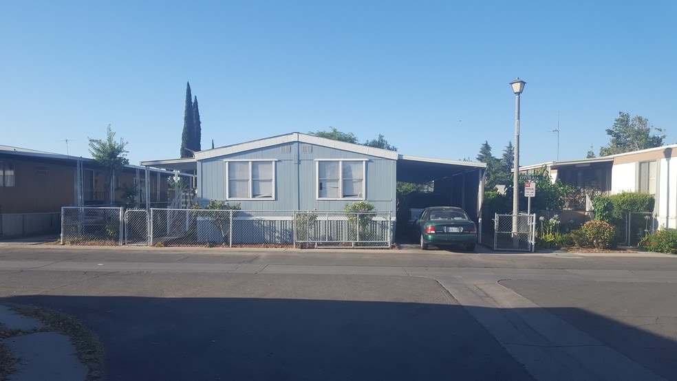 220 S Madera Ave, Kerman, CA for sale - Primary Photo - Image 1 of 1