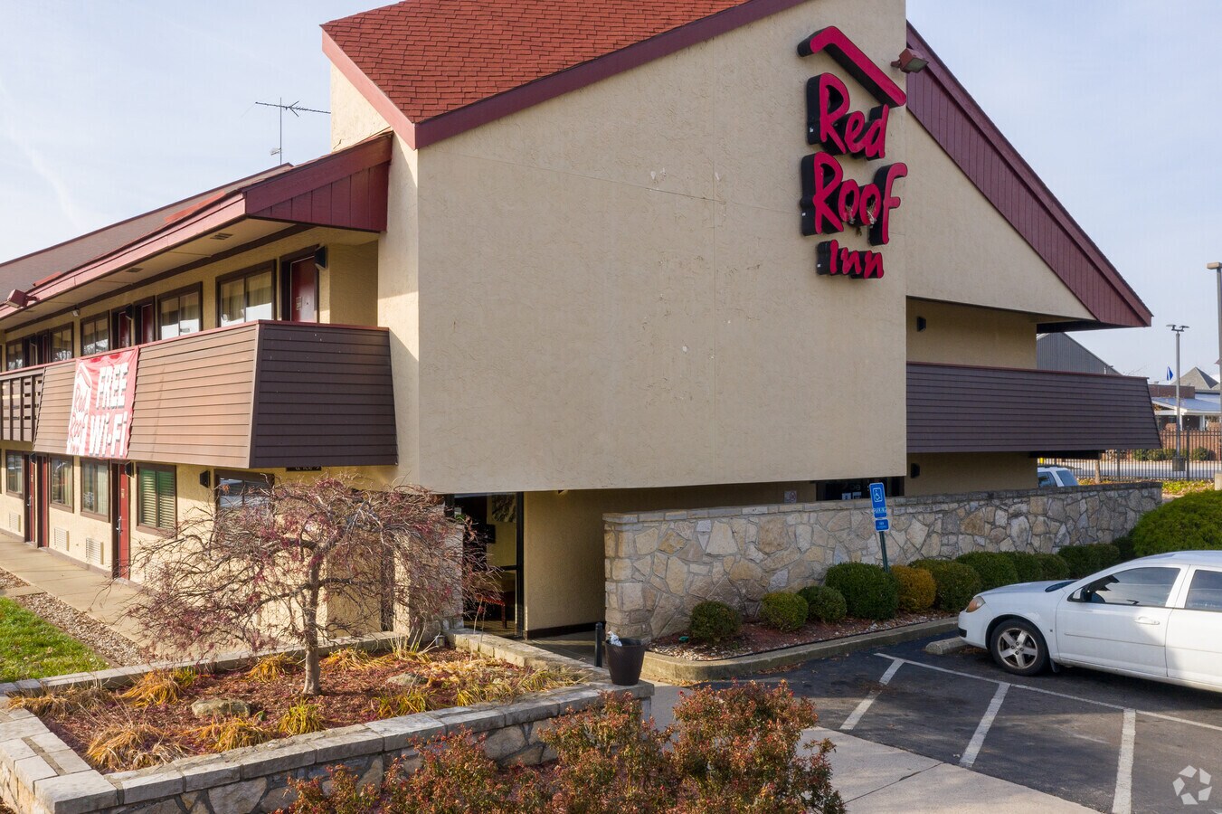 9330 Blairwood Rd, Louisville, KY 40222