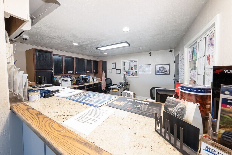 120 S Warner St, Ridgecrest, CA for sale - Building Photo - Image 2 of 13