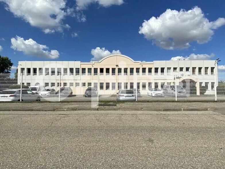 Office in Saint-Symphorien-d'Ozon for lease - Building Photo - Image 2 of 11