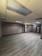411 W Lake Lansing Rd, East Lansing, MI for lease Interior Photo- Image 2 of 12