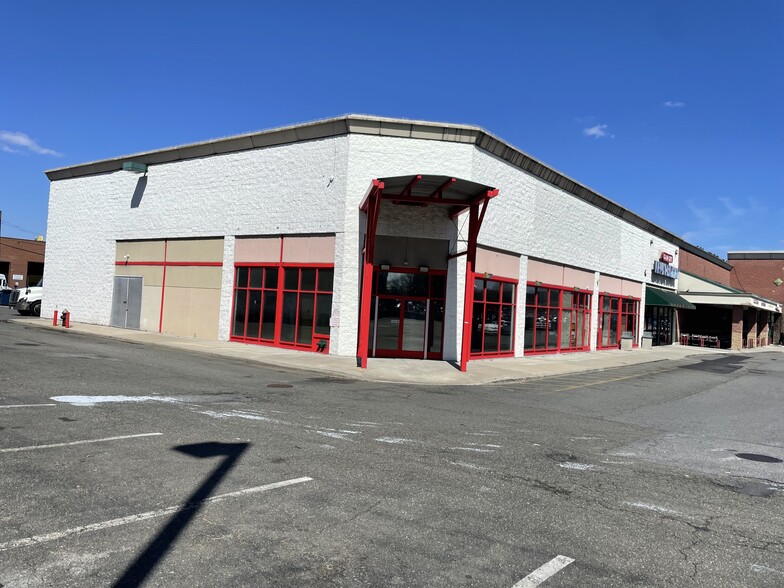 691 Co-op City Blvd, Bronx, NY for lease - Building Photo - Image 1 of 5