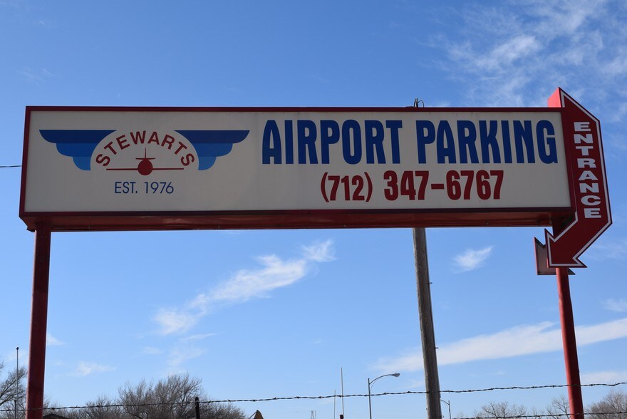 311 E Locust St, Carter Lake, IA for sale - Building Photo - Image 1 of 1