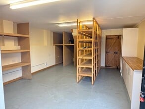 Whitewood Ln, South Godstone for lease Interior Photo- Image 1 of 8