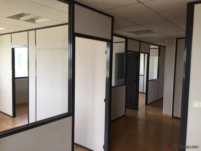 Office in Harfleur for lease - Building Photo - Image 1 of 5