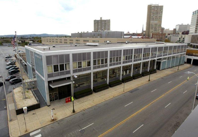 815 Market St, Harrisburg, PA for lease - Building Photo - Image 1 of 2