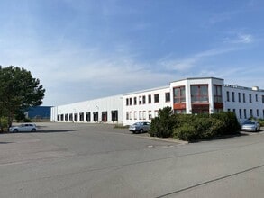 for lease Building Photo- Image 2 of 6