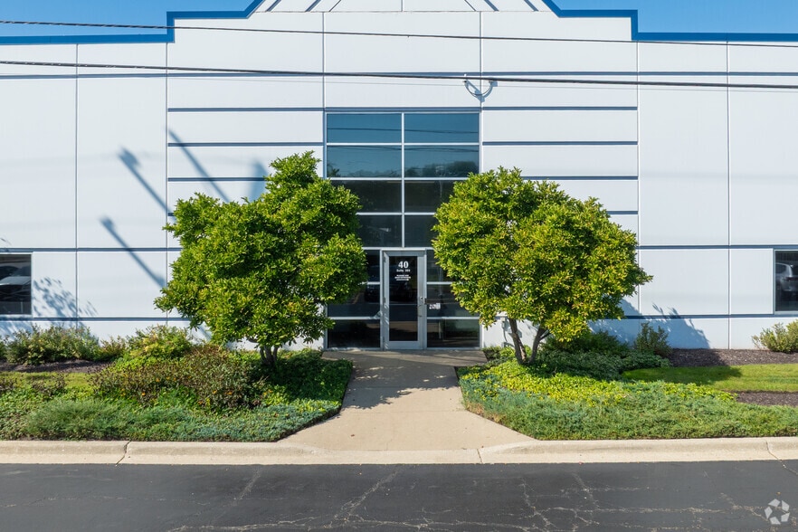 40 S Addison Rd, Addison, IL for lease - Building Photo - Image 2 of 4