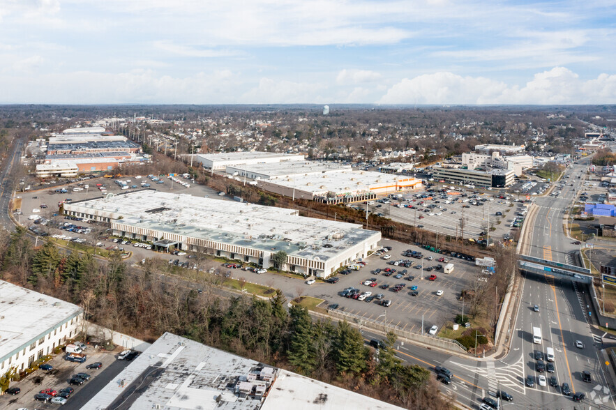 575 Underhill Blvd, Syosset, NY for lease - Aerial - Image 2 of 9