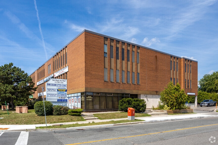 200 Finch Ave W, Toronto, ON for lease - Primary Photo - Image 1 of 6