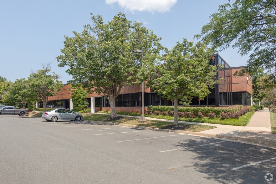 450 Spring Park Pl, Herndon, VA for lease - Building Photo - Image 3 of 29