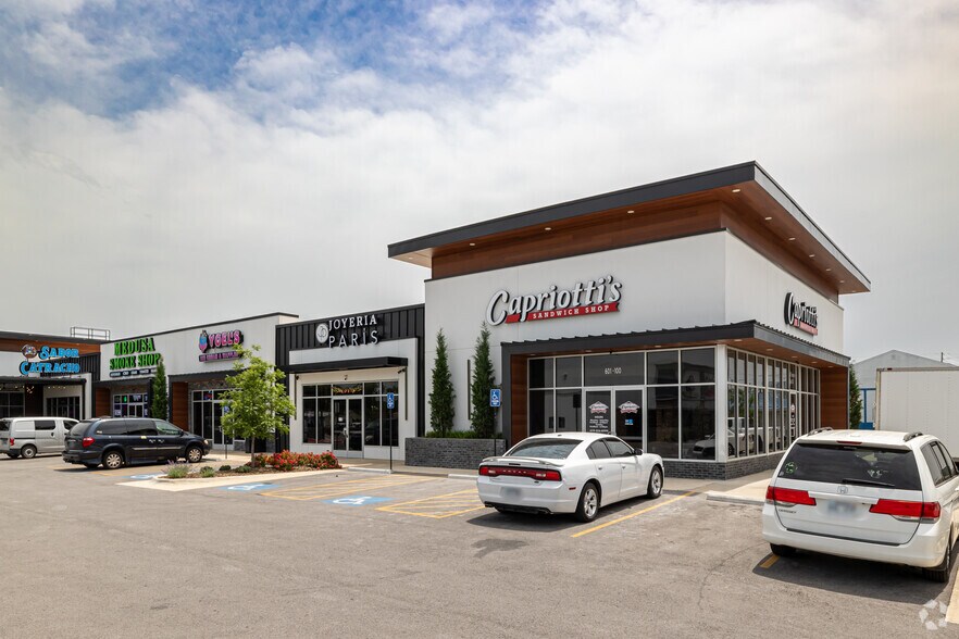 701 N Thompson St, Springdale, AR for sale - Primary Photo - Image 1 of 1