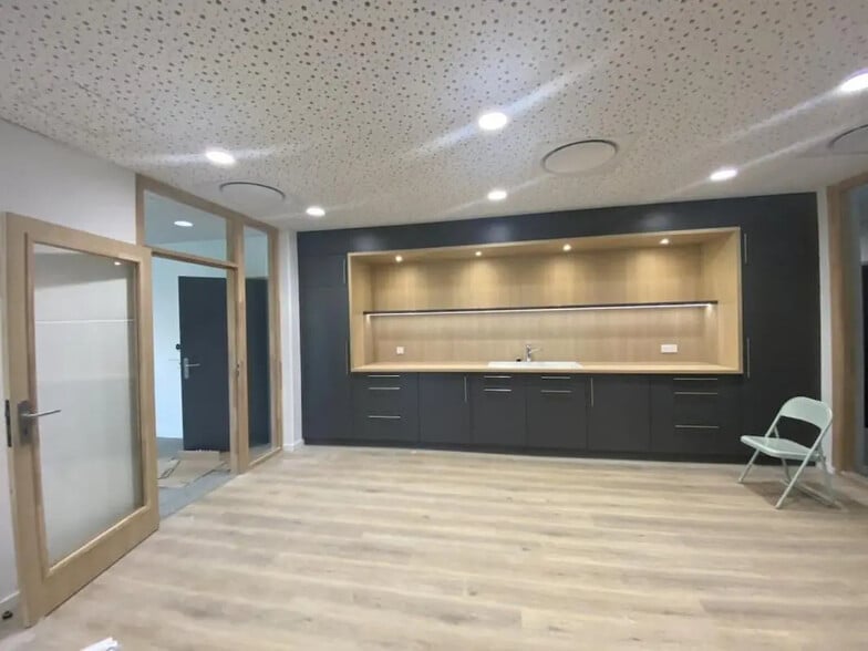 Office in Mont-Saint-Aignan for lease - Interior Photo - Image 2 of 4