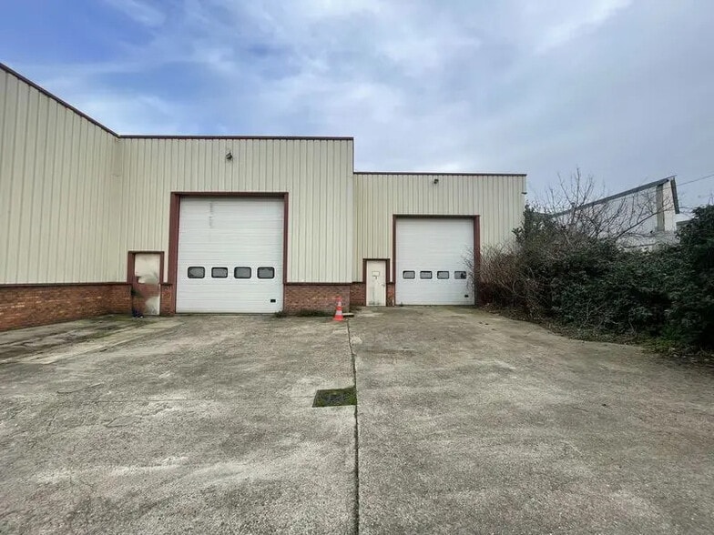 Flex in Ivry-sur-Seine for lease - Building Photo - Image 1 of 7