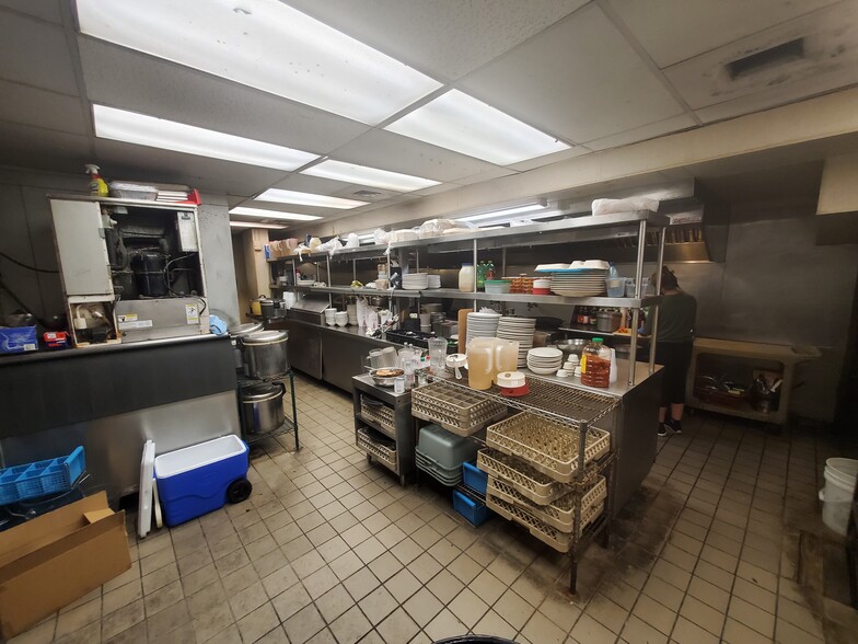 401 Kamakee St, Honolulu, HI for lease - Interior Photo - Image 2 of 24